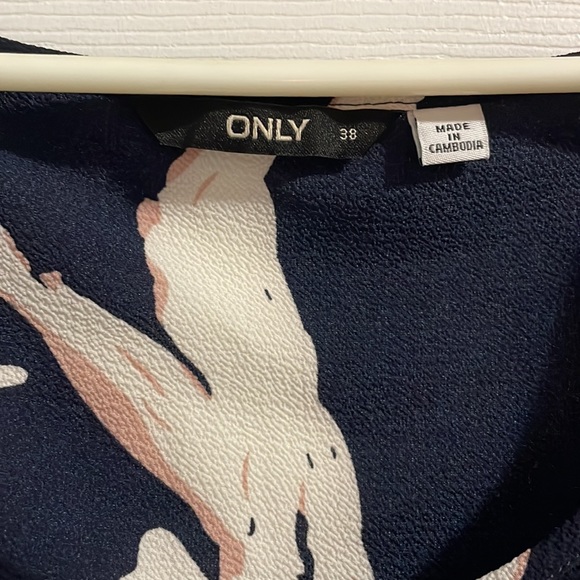 ONLY navy blue dress with white floral print size 38 - Picture 2 of 3